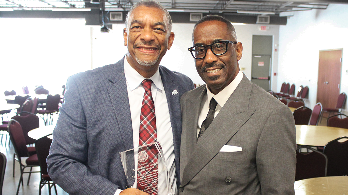 Kentucky Council on Postsecondary Education president Dr. Aaron Thompson received the Betty and David Jones, Sr. Legacy Award from Simmons College of Kentucky
